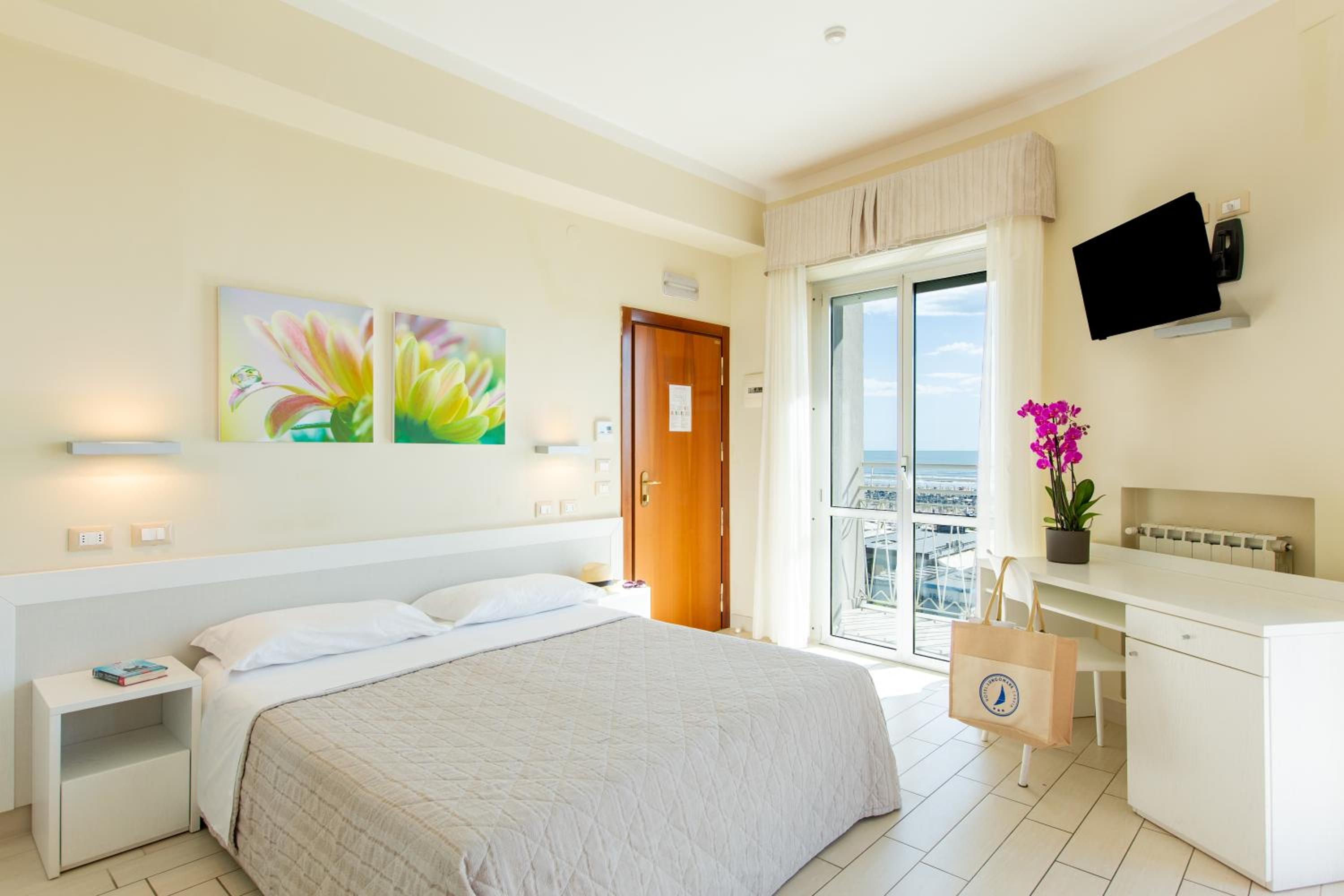 Superior, Sea Front