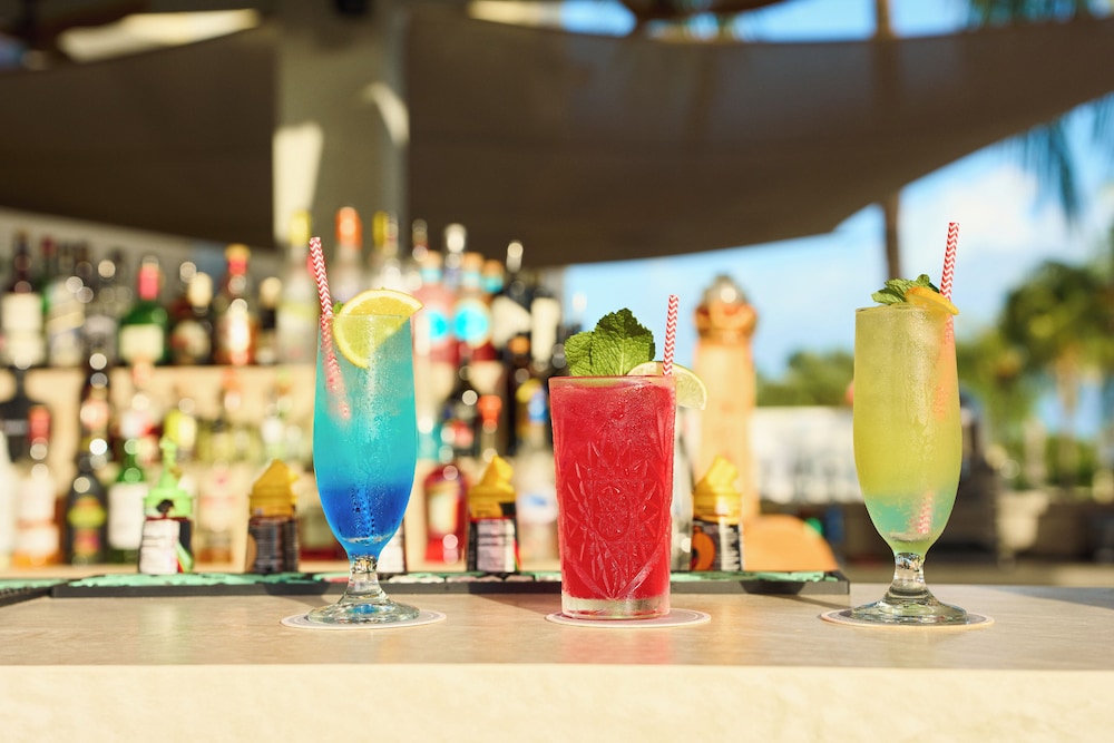Papagayo Beach Hotel 36/76