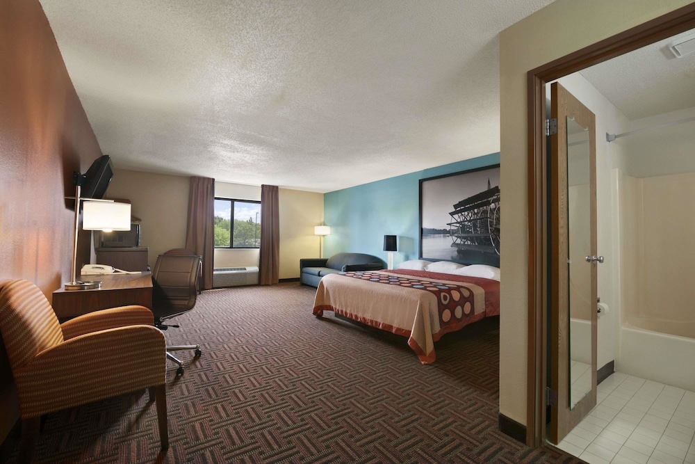 Super 8 By Wyndham Peoria 12/31