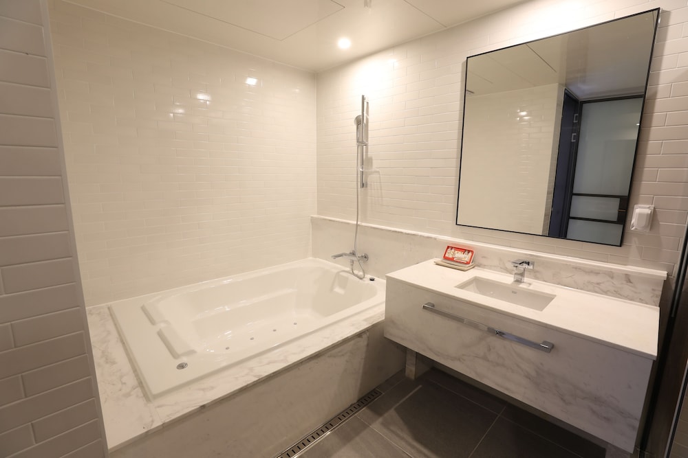 H Avenue Hotel Gwangali Beach 48/50