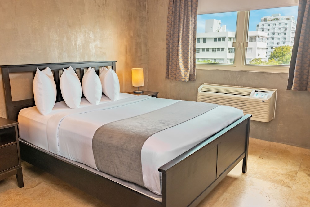 1 BEDROOM, SUITE