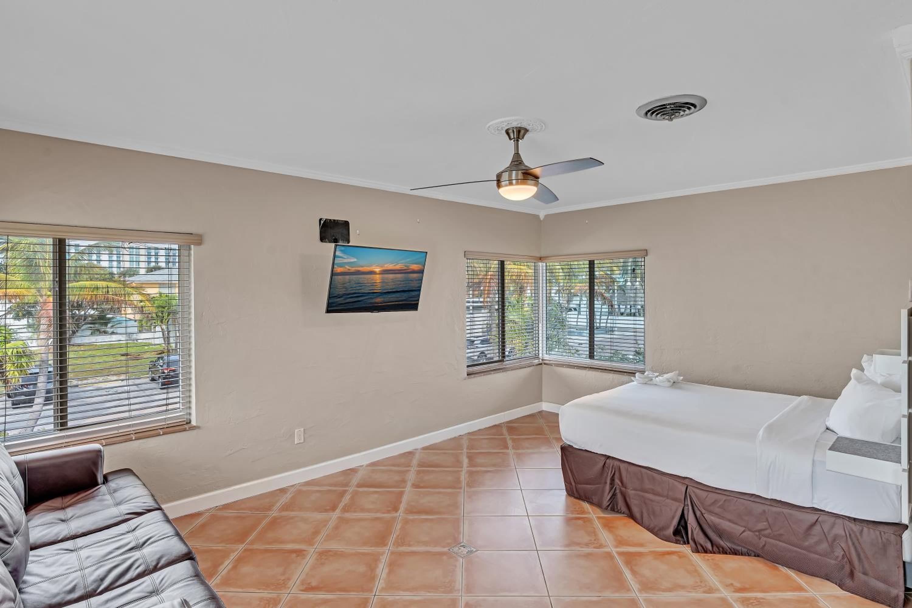 1 Bedroom, Courtyard, Suite, Queen Bed