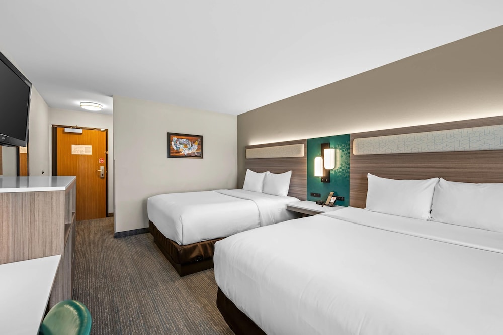 غرفة قياسية بسريرين كوين، Econo Lodge Inn & Suites Santa Fe, NM 6/10