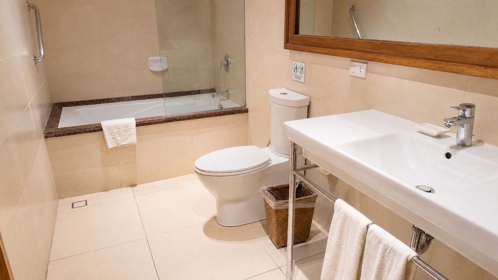 Costabella Tropical Beach Hotel 77/78