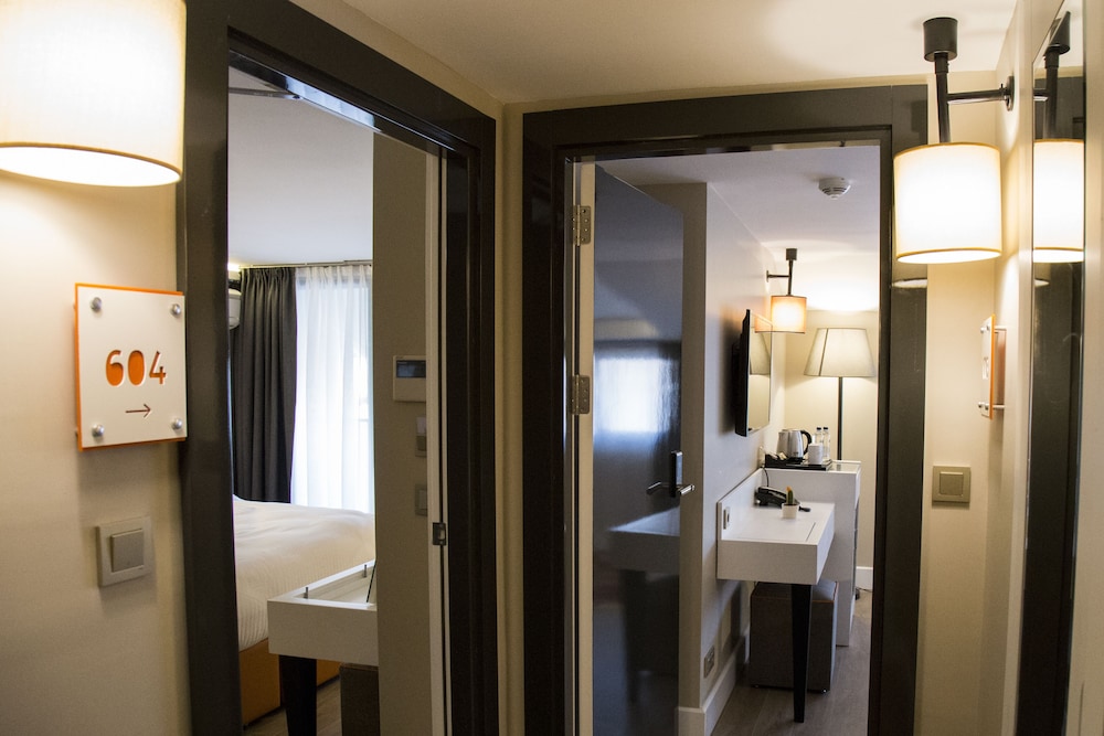 Sparkle Hotel 64/64