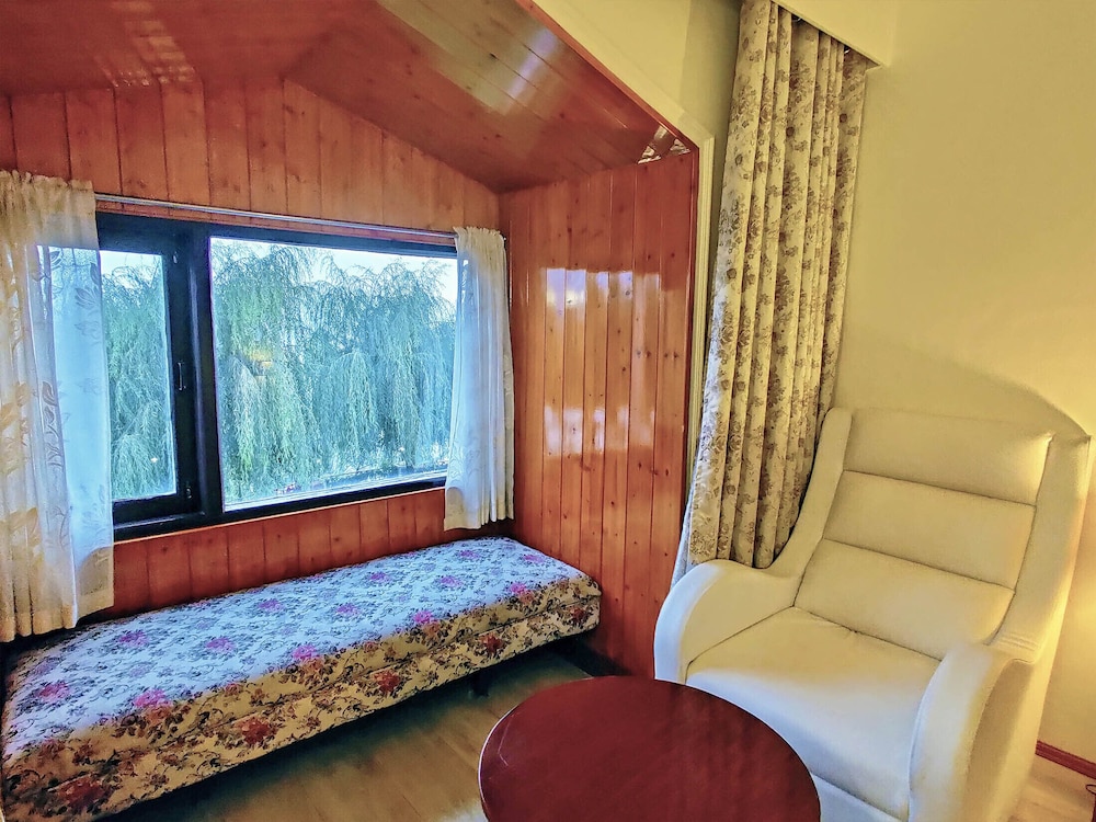 Whistling Pines Resort 21/50