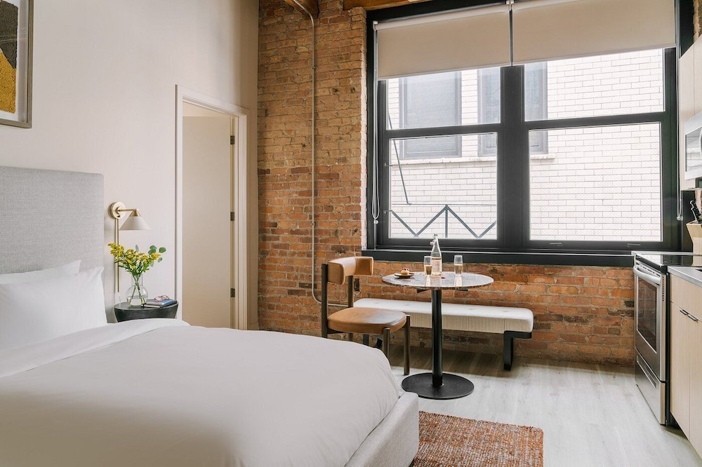 LIVN - West Loop Chicago 7/30