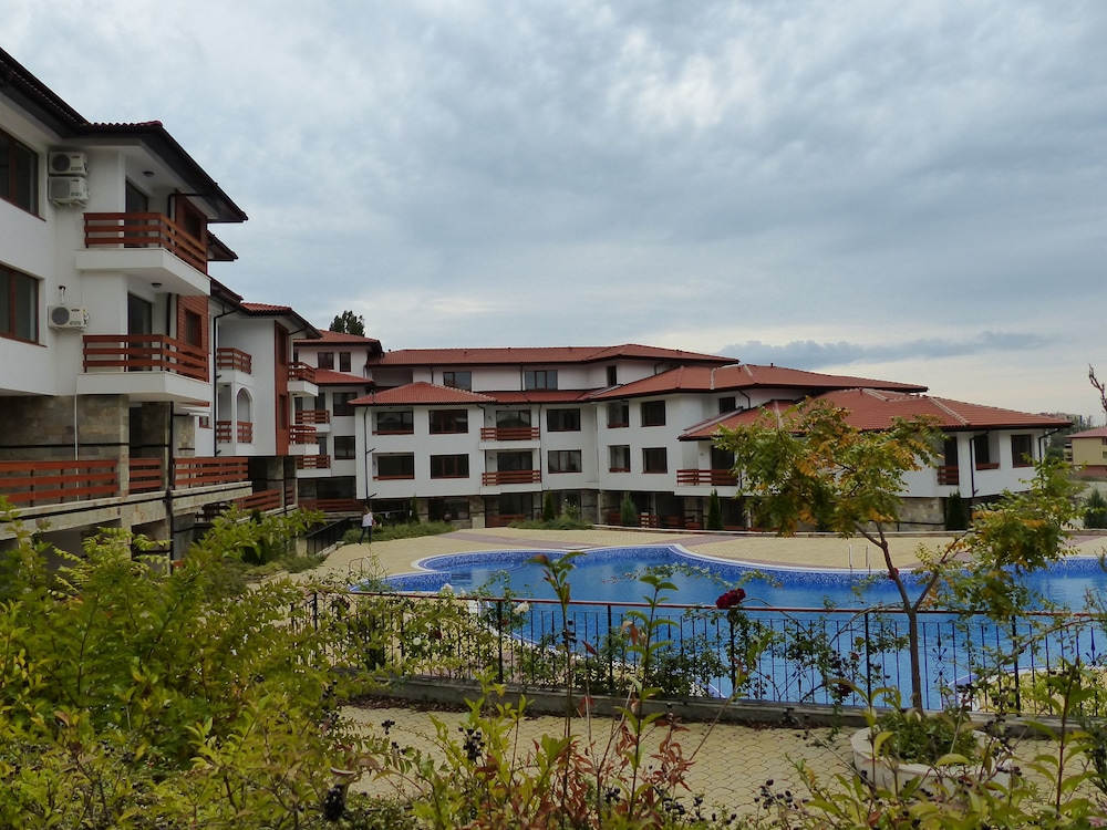 Gardenia Hills 4/72