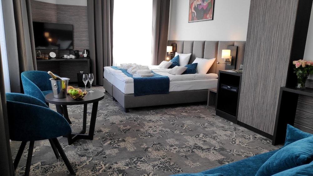Hotel Estera 24/62