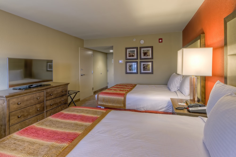 La Quinta Inn Suites Pigeon Forge 19/64