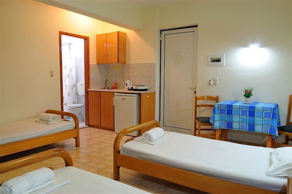 NIKOS 2 STUDIOS AND APARTMENTS 12/25