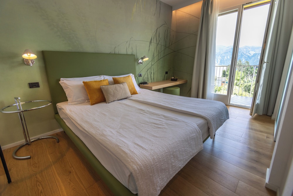 PANORAMIC, DOUBLE OR TWIN BED
