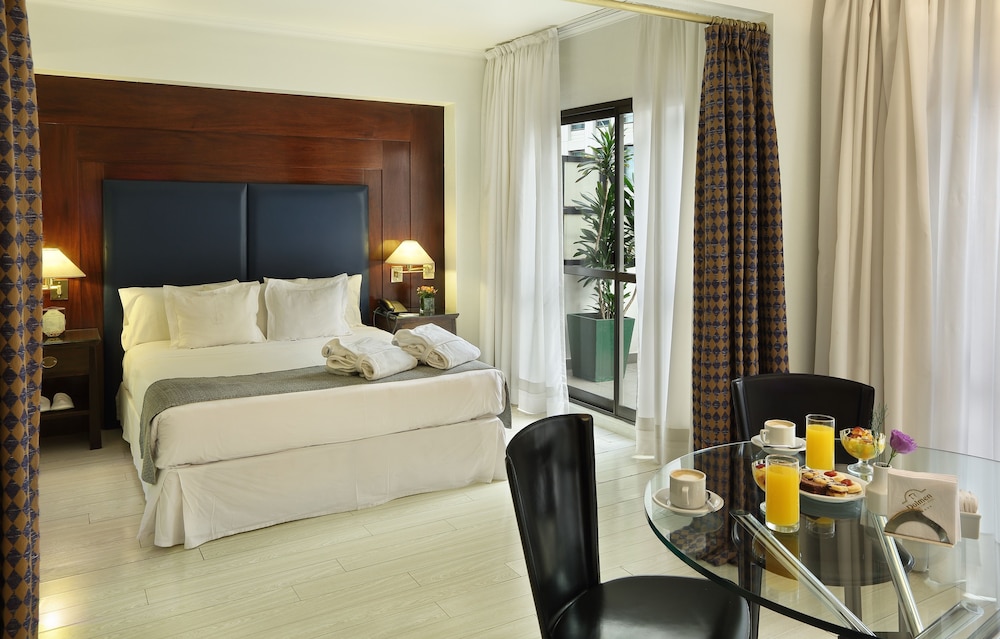 DOLMEN HOTEL 15/52