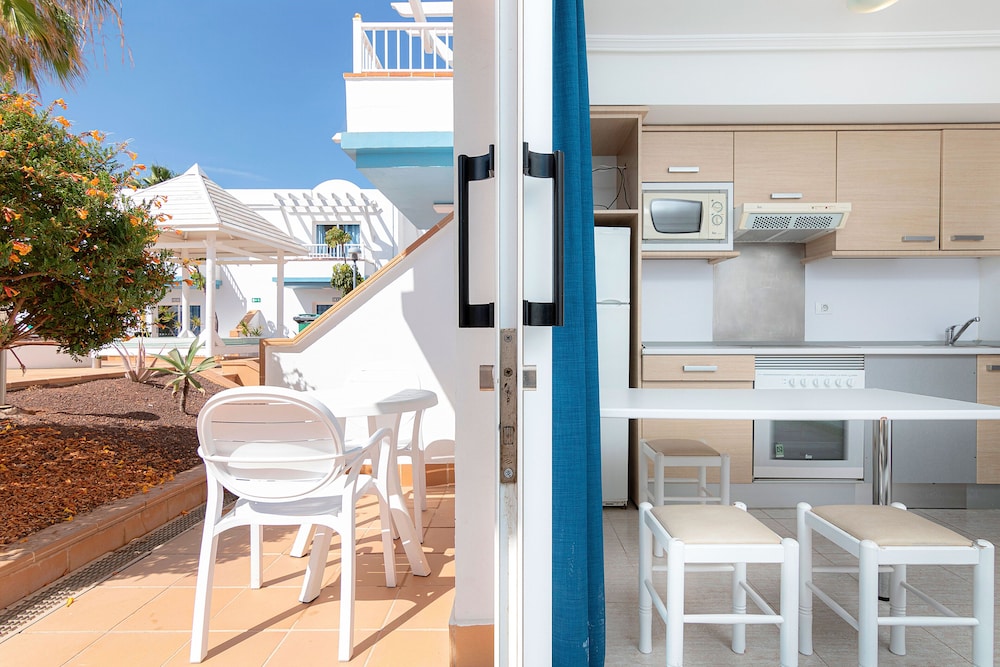 ARENA BEACH HOTEL 30/65