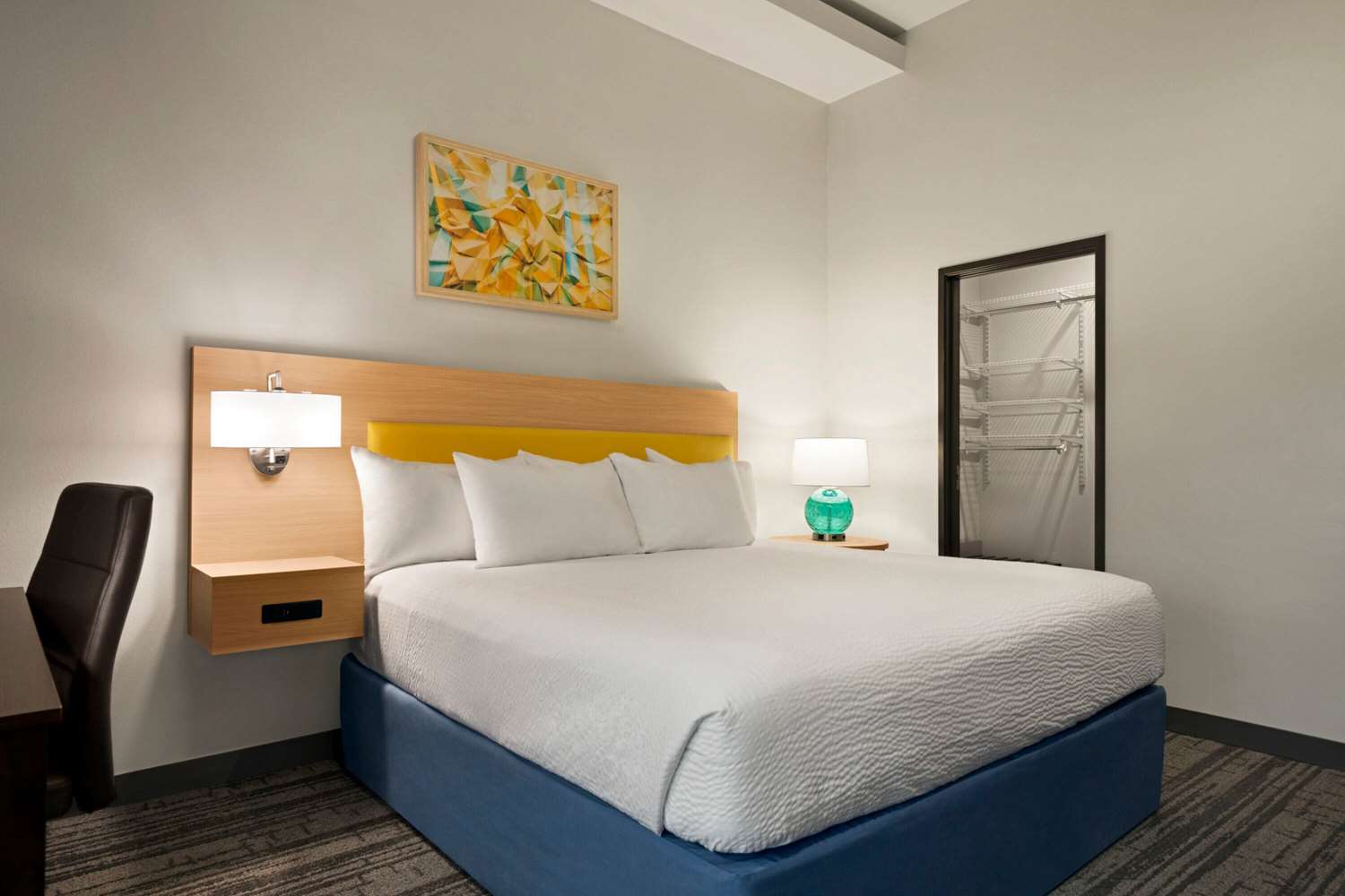 Days Inn & Suites By Wyndham Beaumont West / I-10 & Walden 13/47