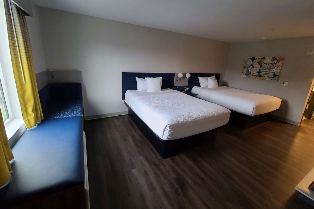 Microtel Inn & Suites by Wyndham Milford 24/54