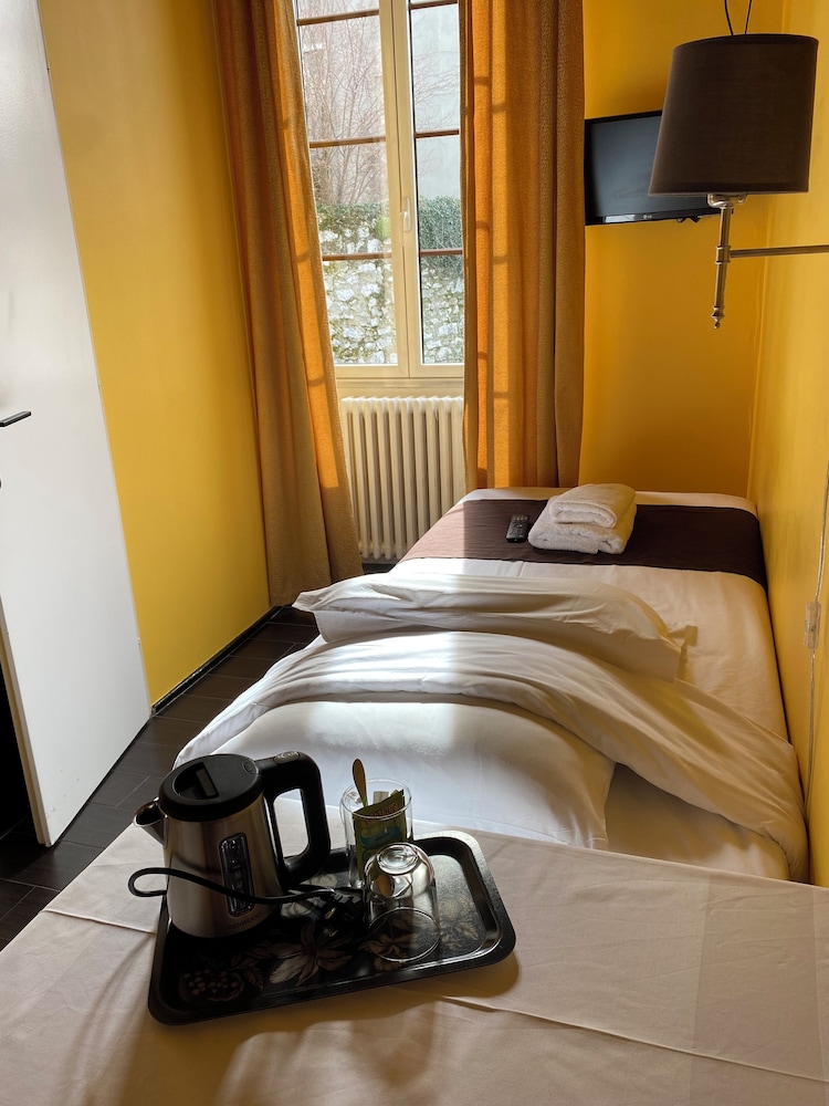 ROOM, SINGLE