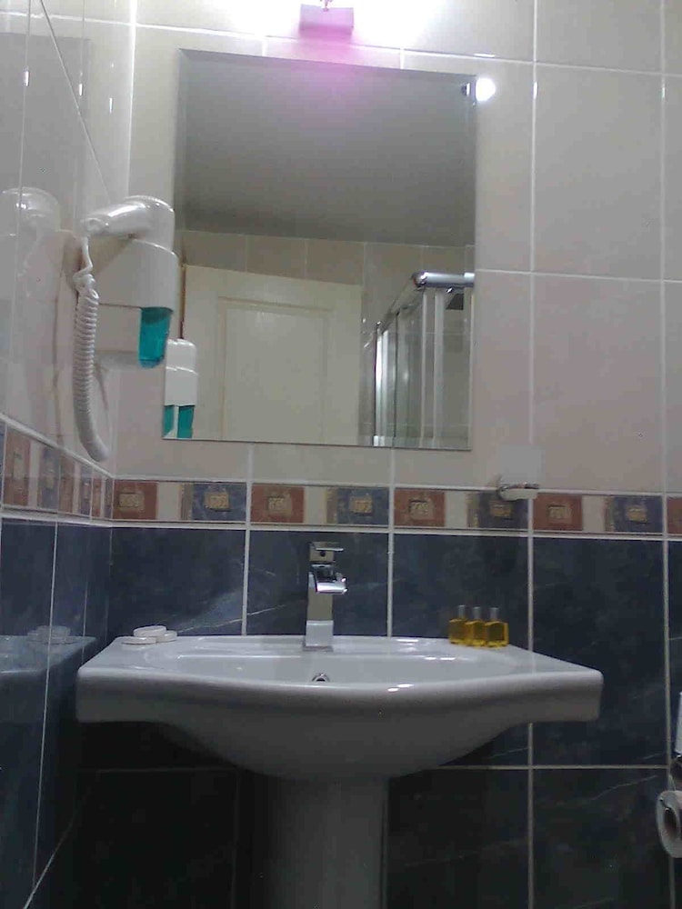 TUGRA HOTEL 58/65