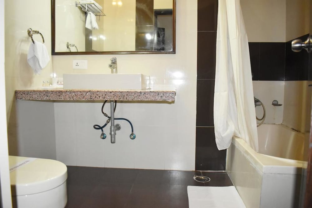 Hotel Sujata 24/64