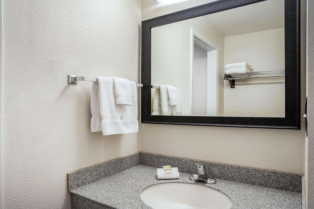 La Quinta Inn Oshkosh 13/56