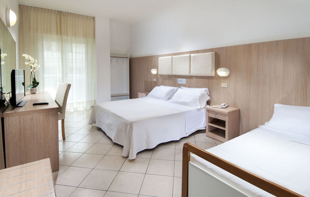 ROOM, TRIPLE
