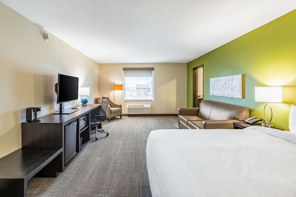 Sleep Inn & Suites Mt. Hope near Auction & Event Center 13/37