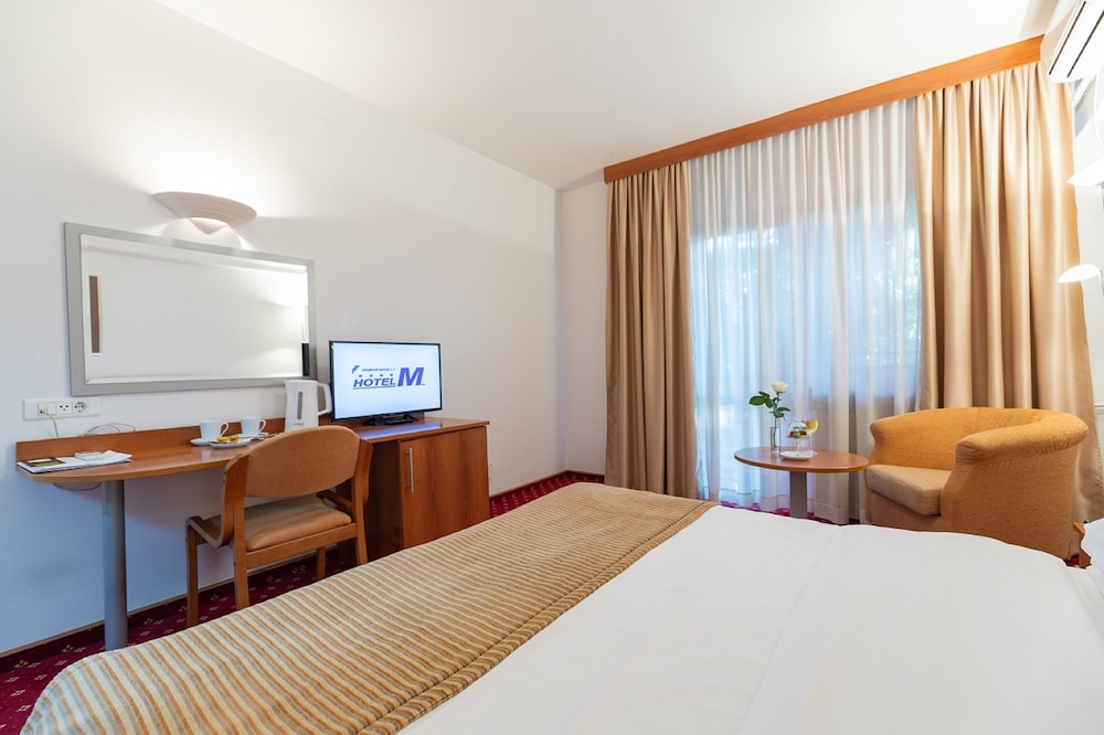 HOTEL M 10/39