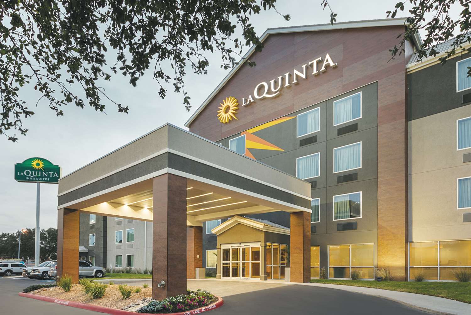 La Quinta Inn & Suites by Wyndham Austin Round Rock 2/16