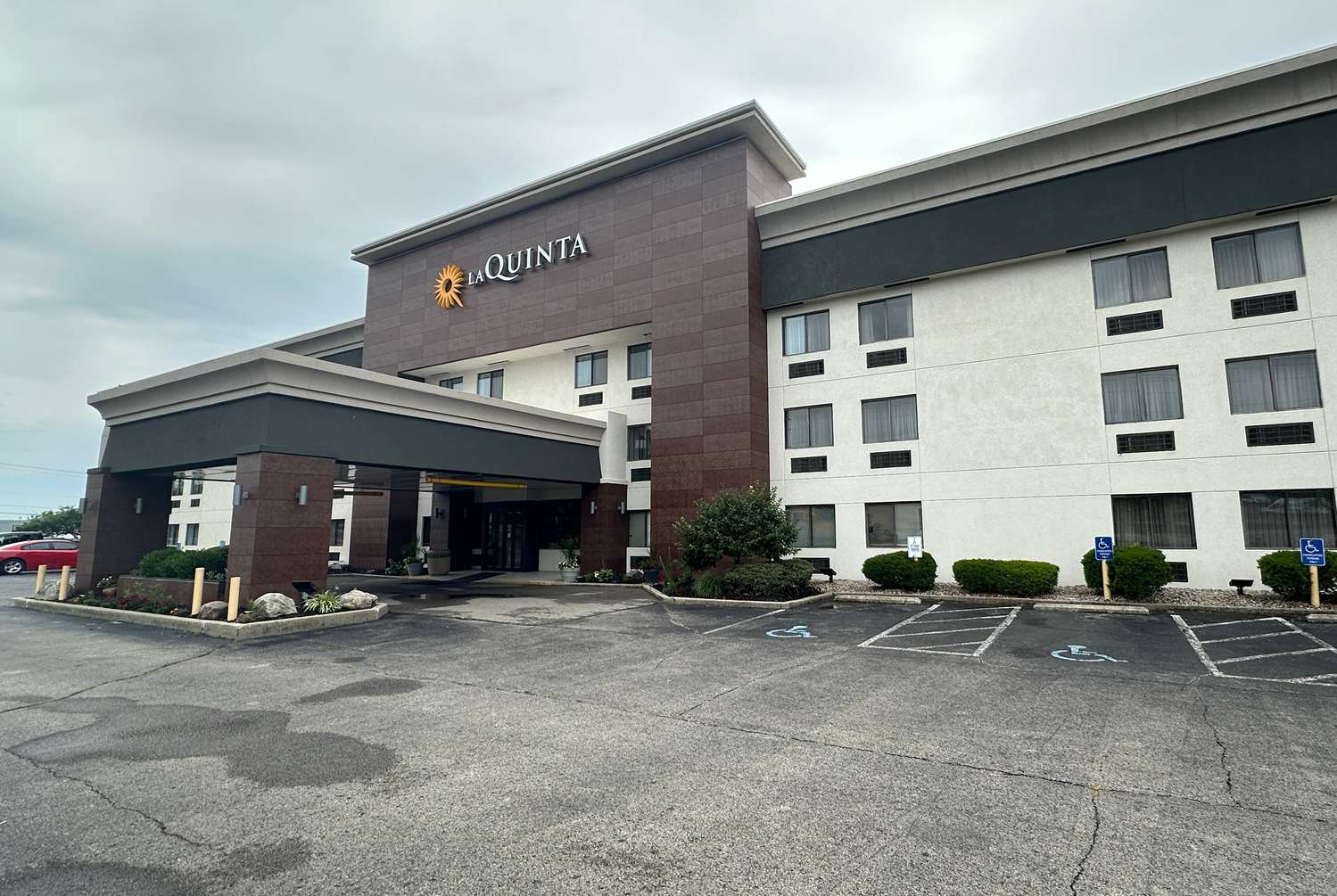 La Quinta Inn and Suites by Wyndham Cincinnati North 36/38