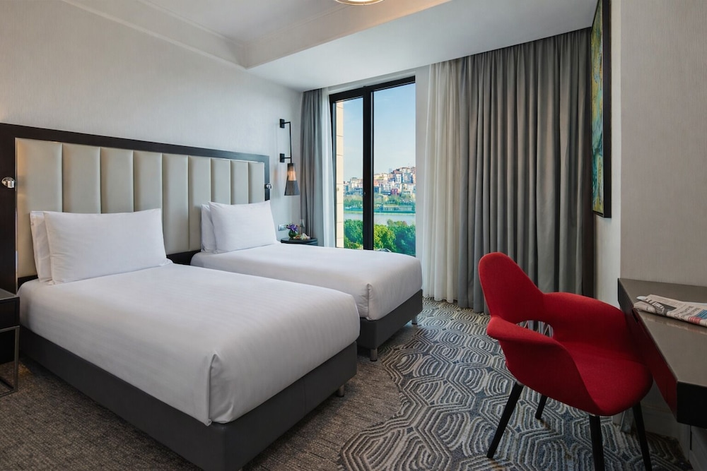 SUPERIOR, TWIN BEDS, SEA VIEW