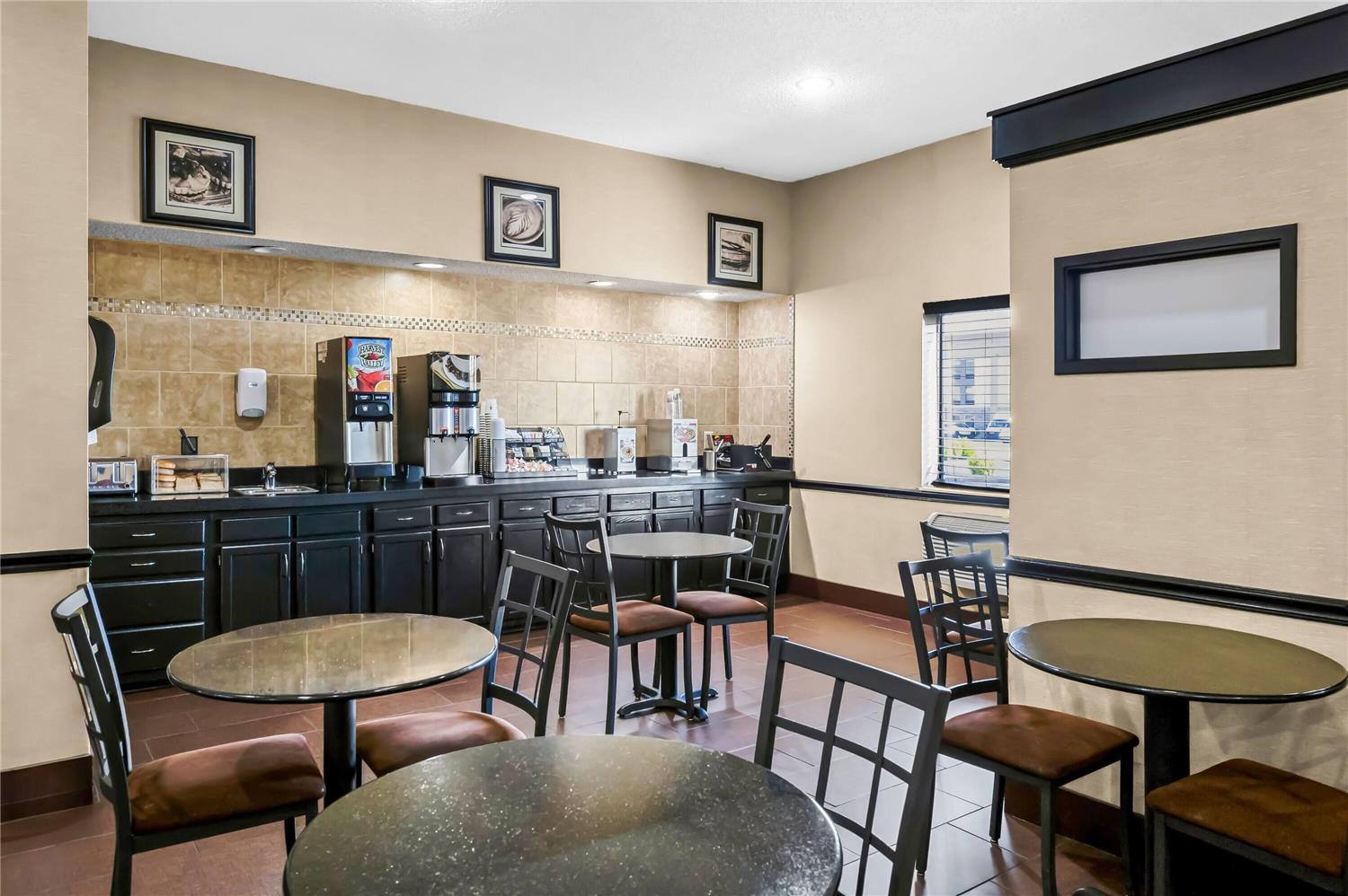 Days Inn by Wyndham Collinsville/St. Louis 8/11