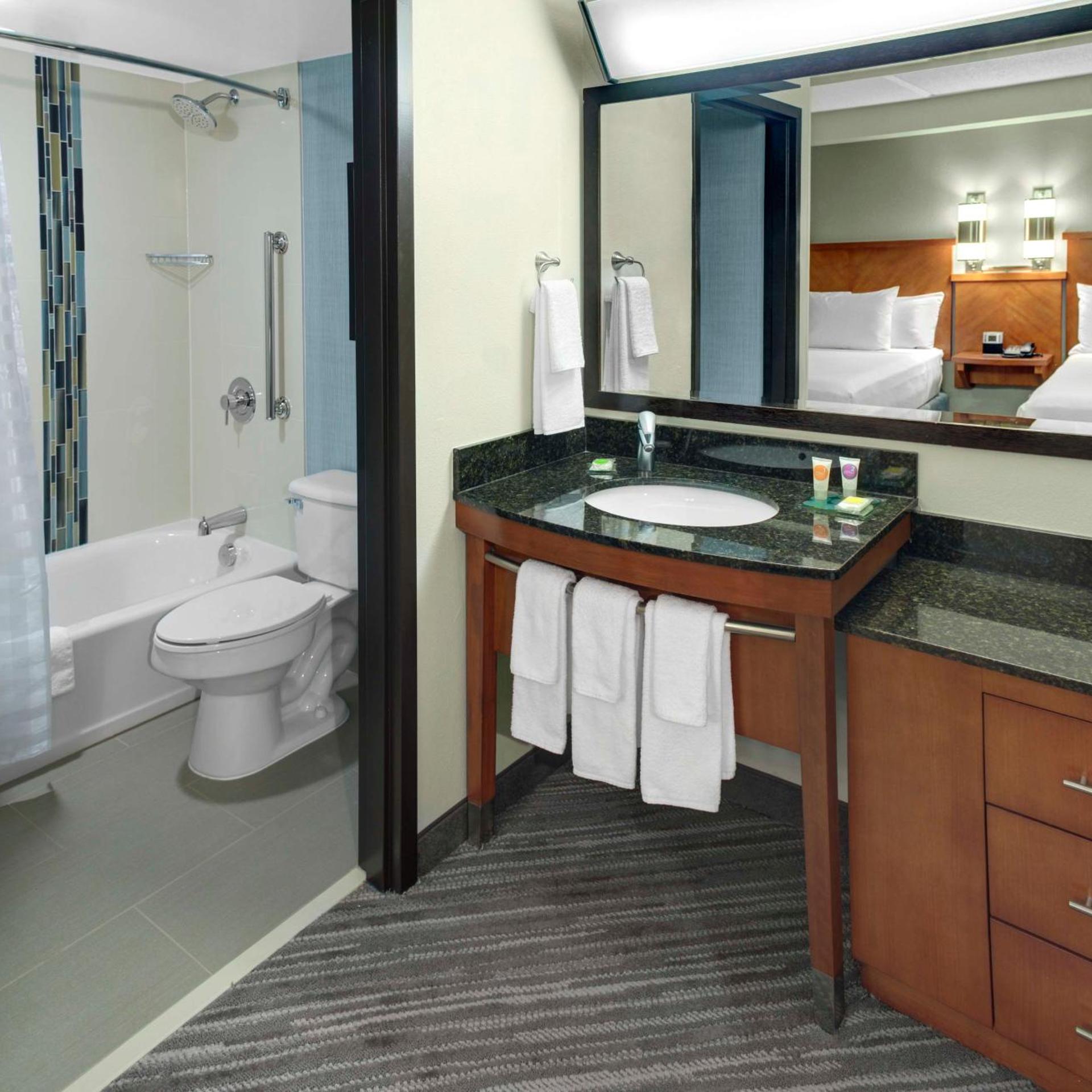 Specialty, 2 Double Beds, Sofa، Hyatt Place Cincinnati Airport Florence 3/3