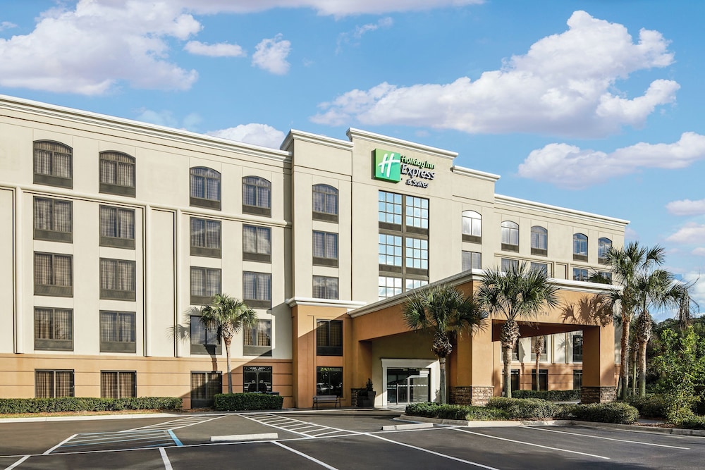 Holiday Inn Express & Suites Jacksonville SE- Med Ctr Area 50/55