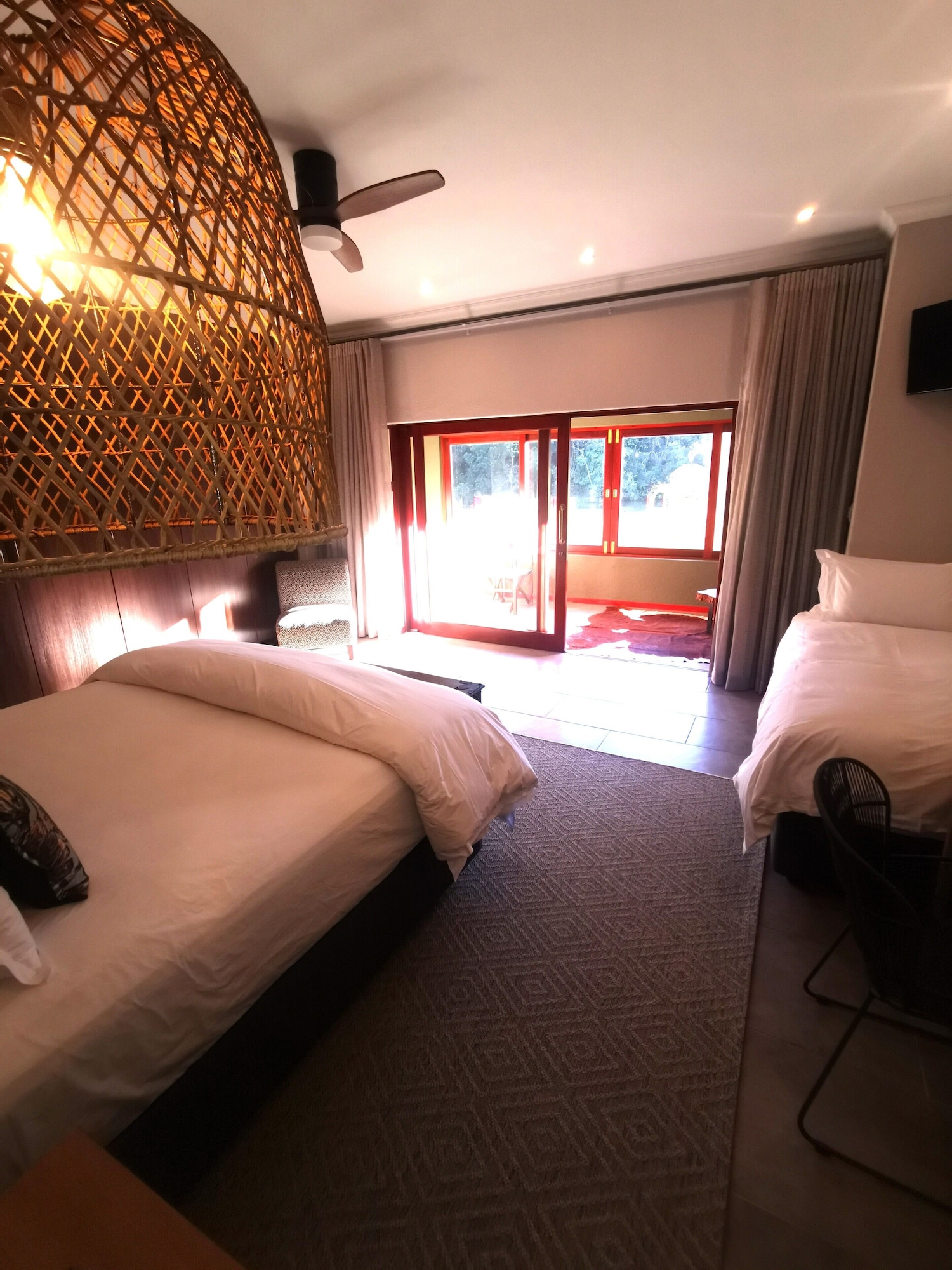 DELUXE, DOUBLE BED
