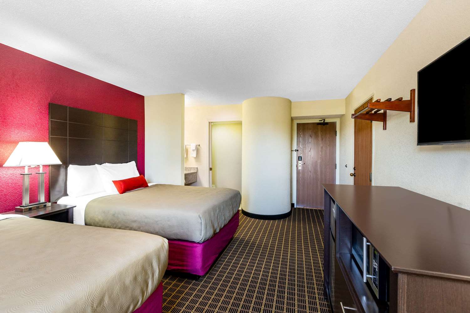 Baymont Inn and Suites by Wyndham Mukwonago 6/14