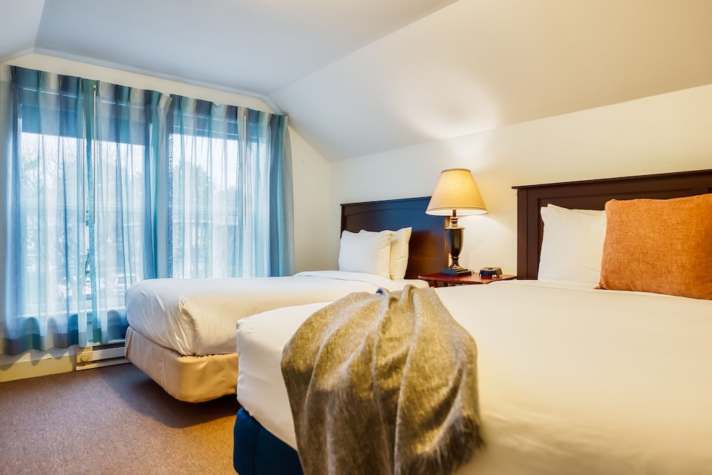 Inn at Haystack Rock 23/71
