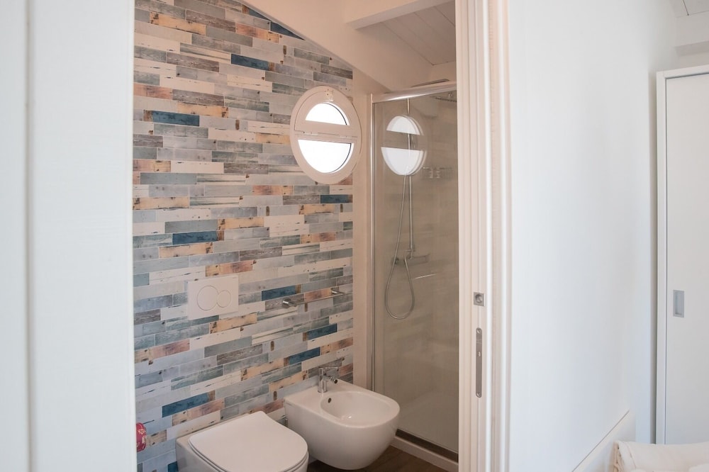 Nauticus Guest Room 34/41