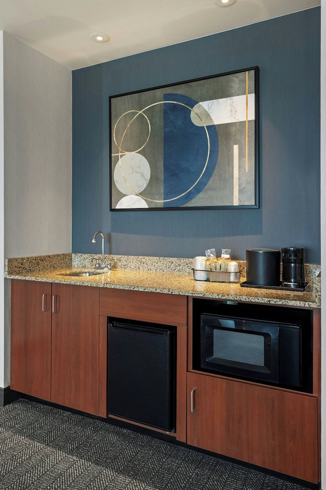 Courtyard by Marriott Minneapolis Maple Grove/Arbor Lakes 10/70