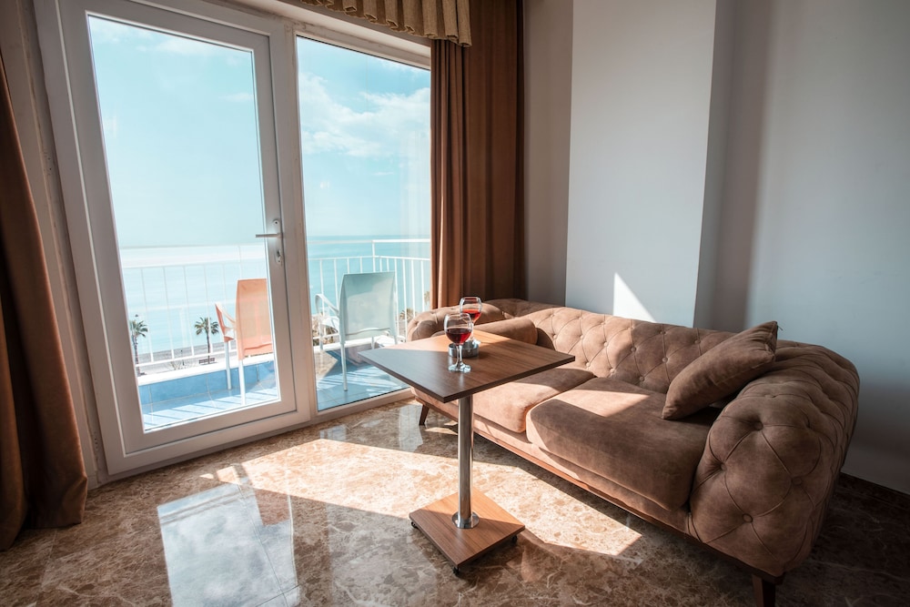 Kristal Beach Hotel 41/48