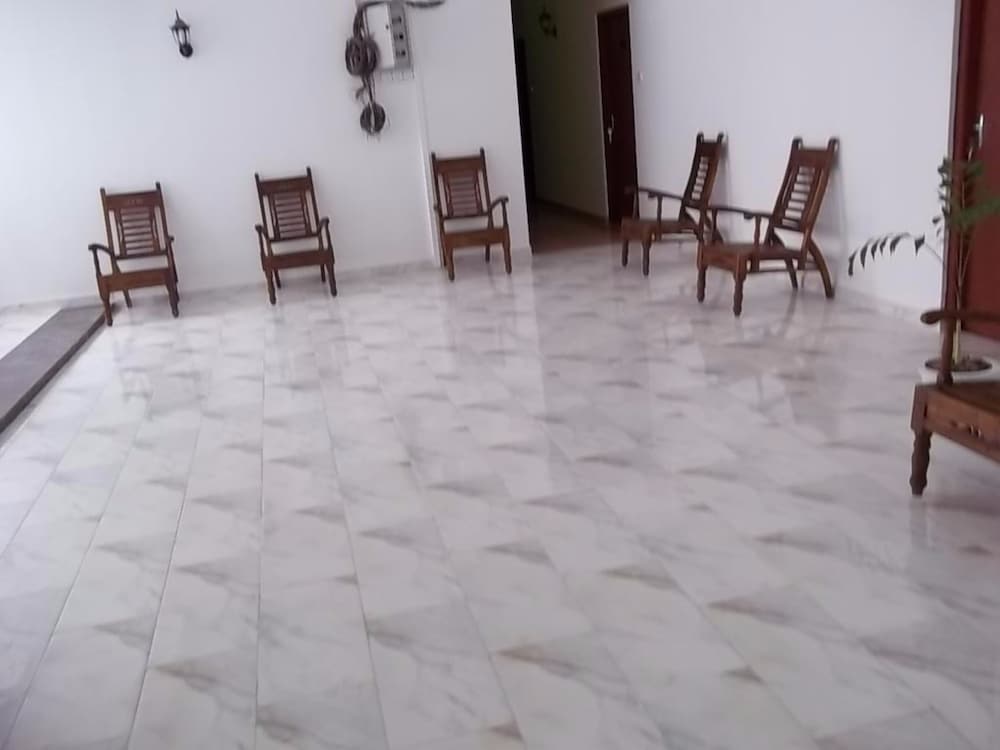 Lagoon Waves Hotel 26/28