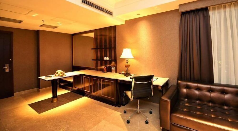 Myko Hotel And Convention Center Makassar 46/64