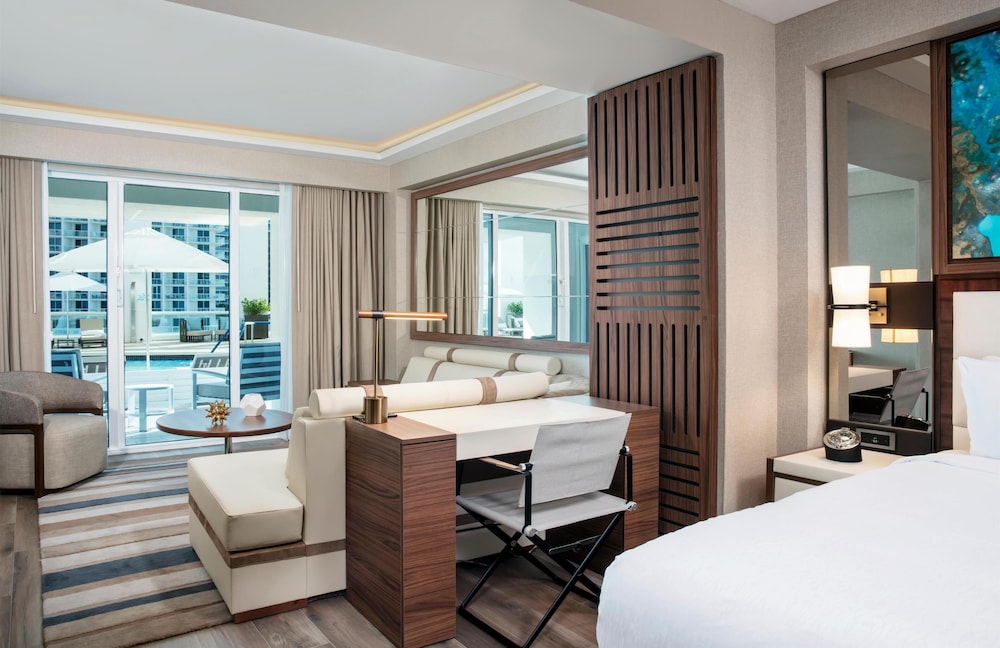 Junior Suite, 2 Queen Beds, Pool Side، Conrad Fort Lauderdale Beach 2/7