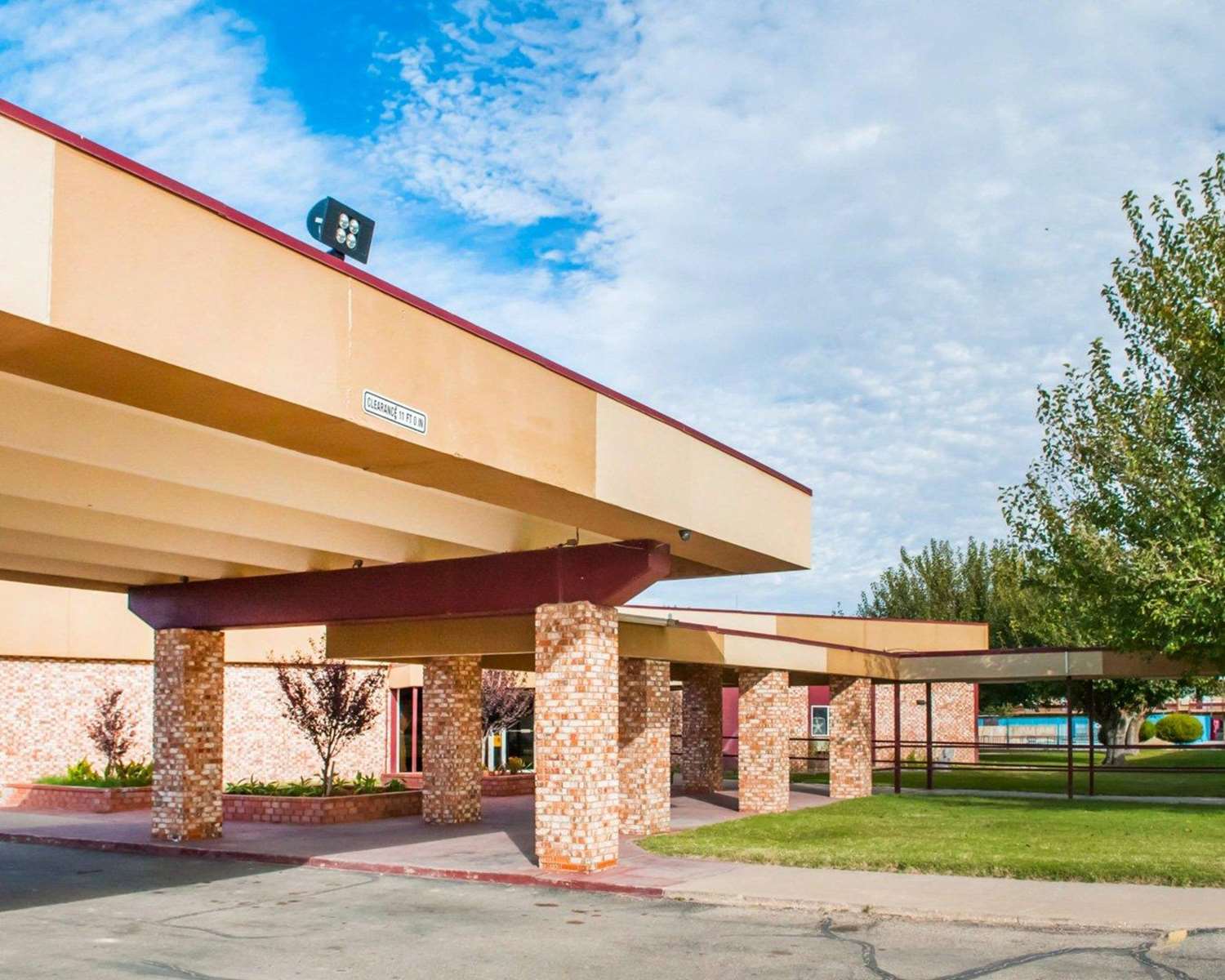 Econo Lodge Carlsbad Caverns Area 3/25