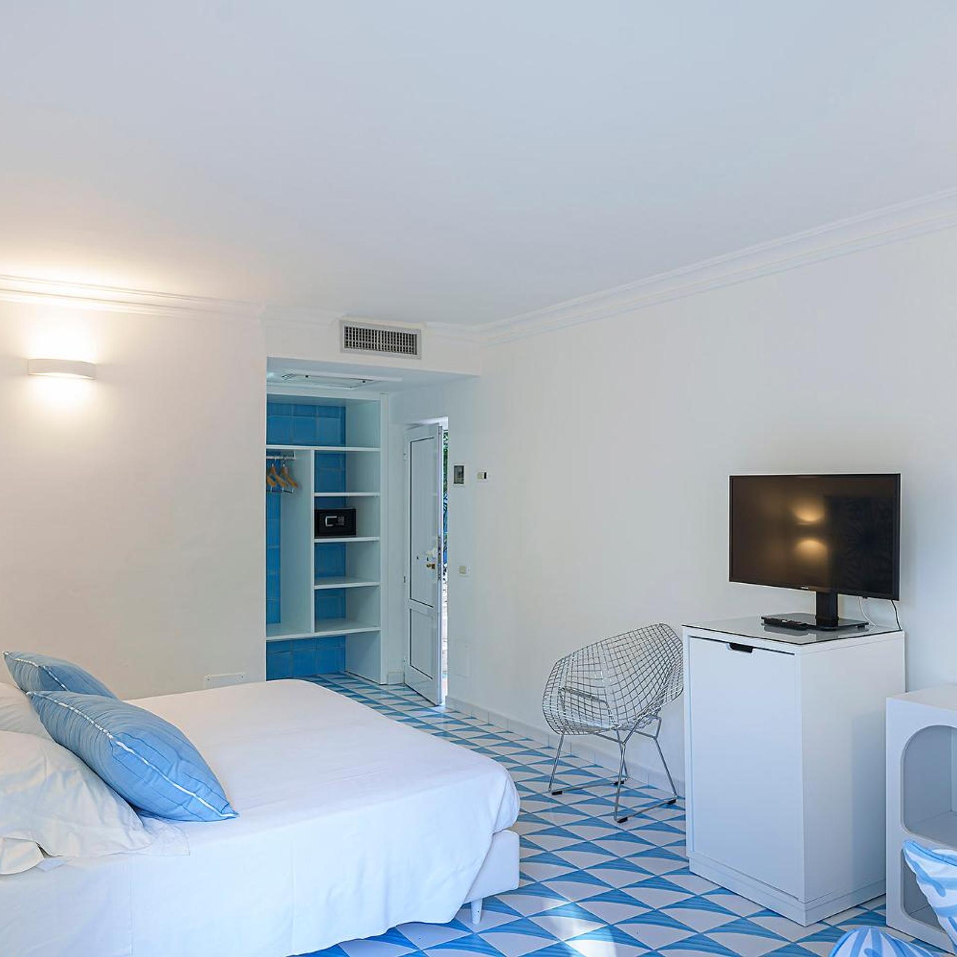 Room, Double or Twin Bed, Garden View