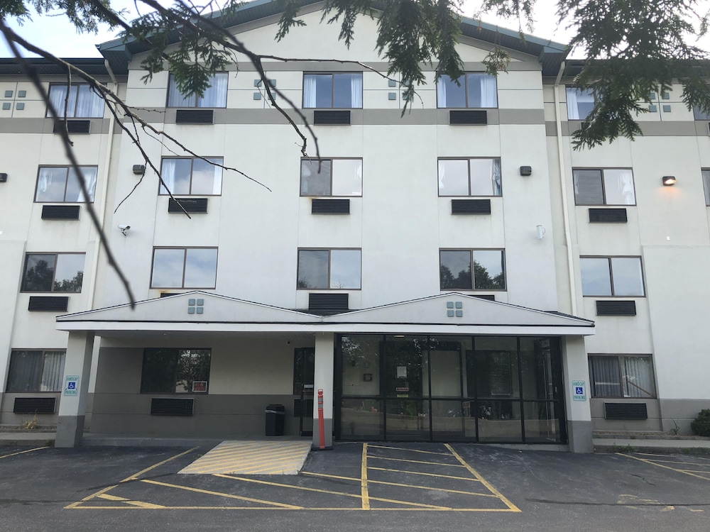 Super 8 By Wyndham Manchester Airport 2/35