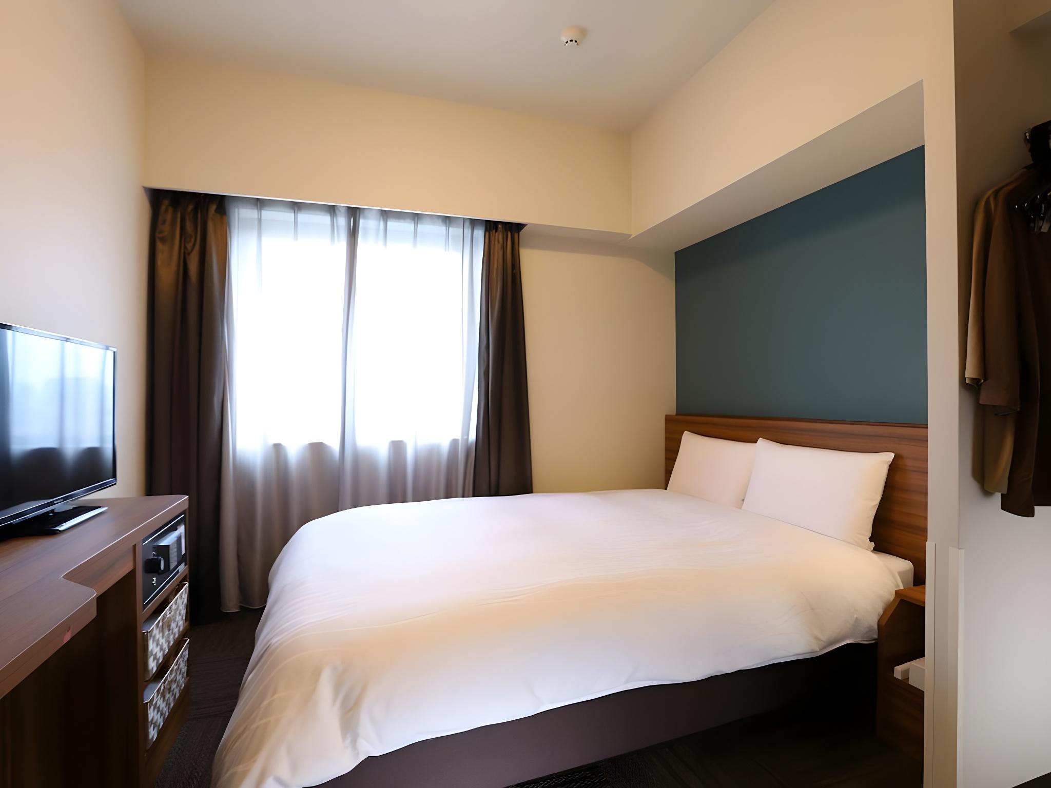 ROOM, DOUBLE BED, NO CLEANING SERVICES