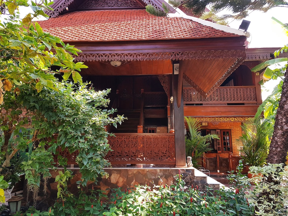 Siri House 8/66