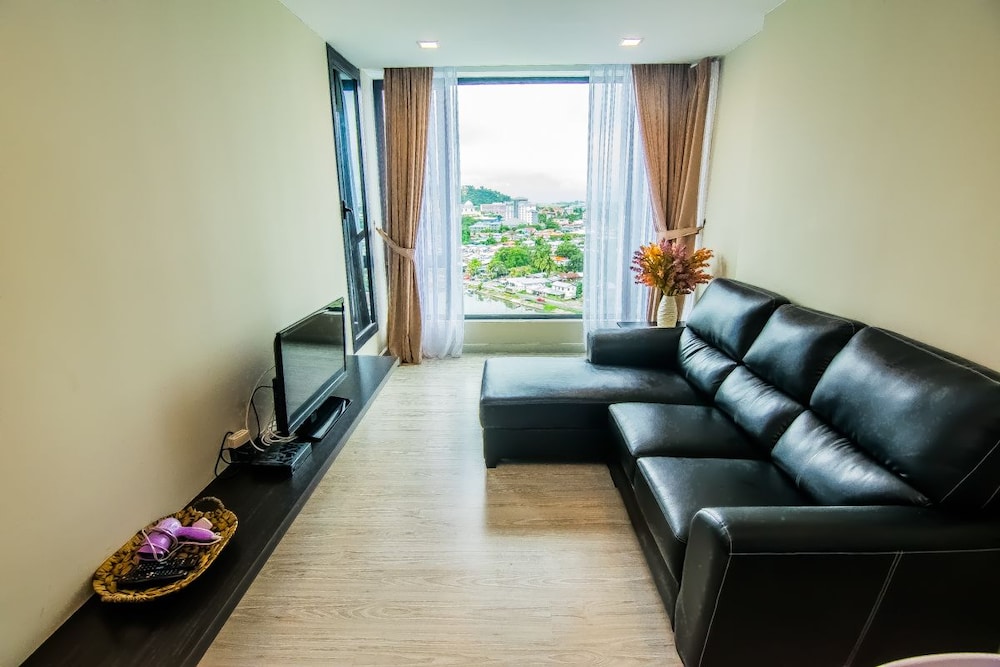 Marina Travellers Suite Sky Karamunsing 9/18