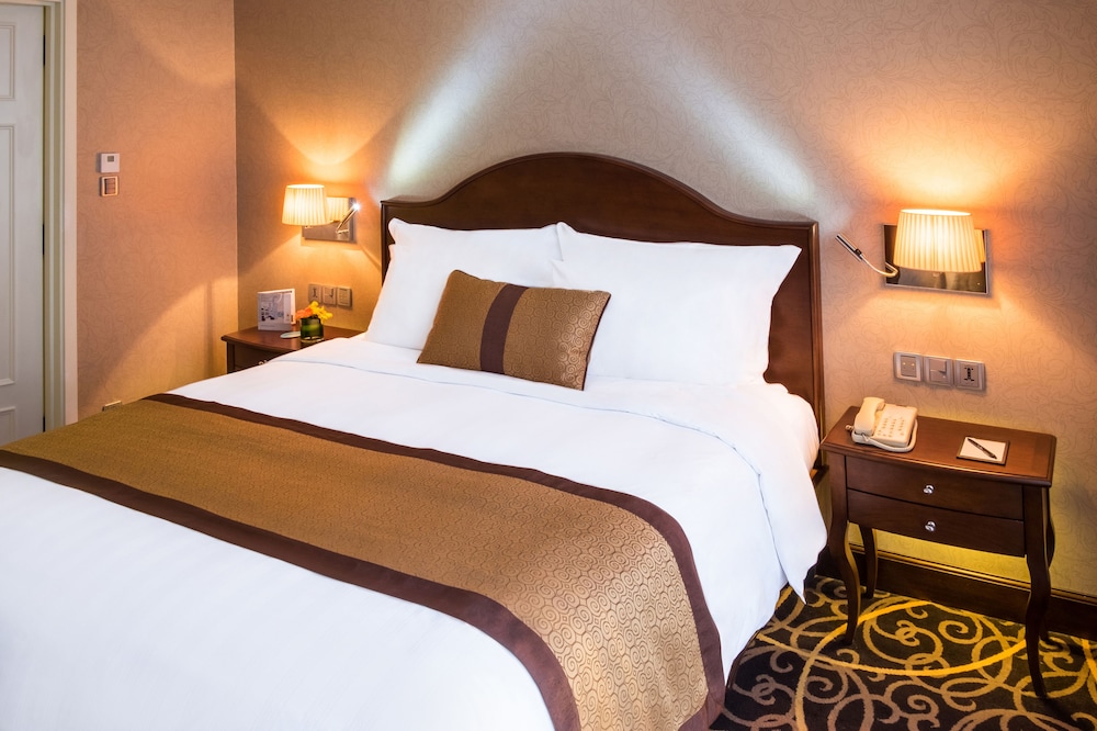 CLUB, EXECUTIVE, SUITE