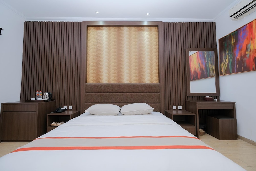 DELUXE, DOUBLE BED